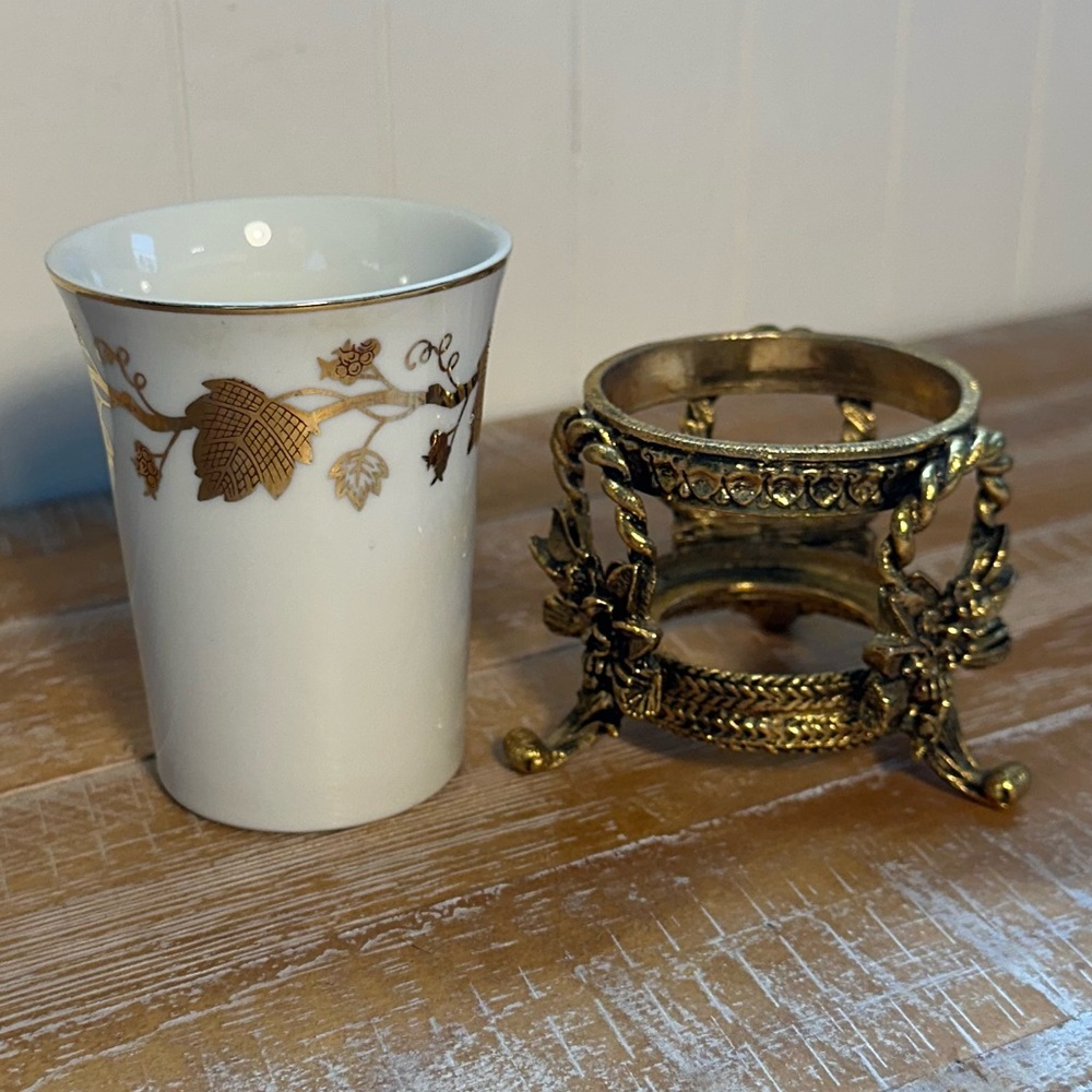 Vintage Stylebuilt Vanity Cup & Holder ⚜️ - Picture 4 of 10